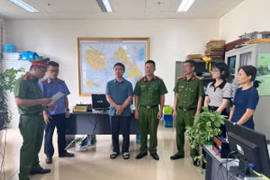 Cơ quan chức năng đọc lệnh tạm giữ hình sự đối với Vũ Văn Hinh, Trưởng Phòng Quản lý công nghiệp, Sở Công Thương tỉnh Lai Châu.