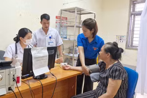 Khám chữa bệnh miễn phí tại Trung tâm Y tế Thanh An.