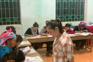Lớp xóa mù chữ ở thôn Lao Tỷ Phùng, phường Tân Phong, tỉnh Lai Châu.