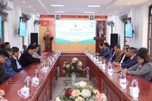 Lễ xuất quân tăng cường cán bộ cho các Trạm Y tế xã, phường tại điểm cầu Sở Y tế tỉnh Điện Biên.