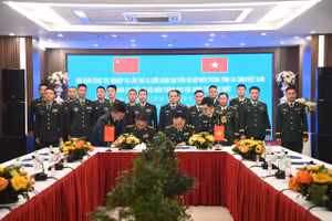 Trưởng đoàn ký Biên bản ghi nhớ Hội đàm lần thứ 16.