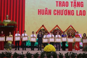 Gần 300 tập thể, cá nhân được khen thưởng tại Đại hội thi đua yêu nước tỉnh Lai Châu lần thứ VI.