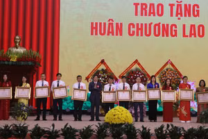 Gần 300 tập thể, cá nhân được khen thưởng tại Đại hội thi đua yêu nước tỉnh Lai Châu lần thứ VI.