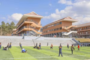 Trường Phổ thông nội trú liên cấp TH&THCS Si Pa Phìn là trường đầu tiên được xây dựng trong tổng số 248 trường học ở các xã biên giới.