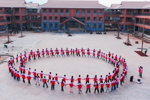 Trường Phổ thông nội trú liên cấp TH&THCS Si Pa Phìn là công trình đầu tiên được triển khai xây dựng theo chủ trương của Bộ Chính trị.