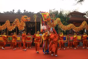 Màn múa rồng khai mạc Lễ hội Thành Bản Phủ.