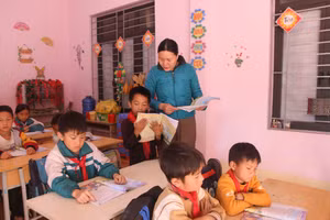 Cô trò Trường PTDTBT Tiểu học Dào San, xã Dào San, tỉnh Lai Châu.