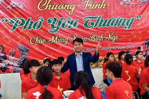 Trường PTDTNT THPT Nà Hỳ tổ chức chương trình Phở yêu thương cho toàn bộ thầy cô và học sinh trong trường.