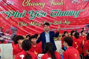 Trường PTDTNT THPT Nà Hỳ tổ chức chương trình Phở yêu thương cho toàn bộ thầy cô và học sinh trong trường.