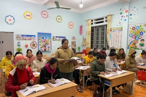 Lớp xóa mù chữ tại bản Mường Cang, xã Than Uyên, tỉnh Lai Châu.