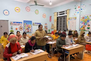 Lớp xóa mù chữ tại bản Mường Cang, xã Than Uyên, tỉnh Lai Châu.