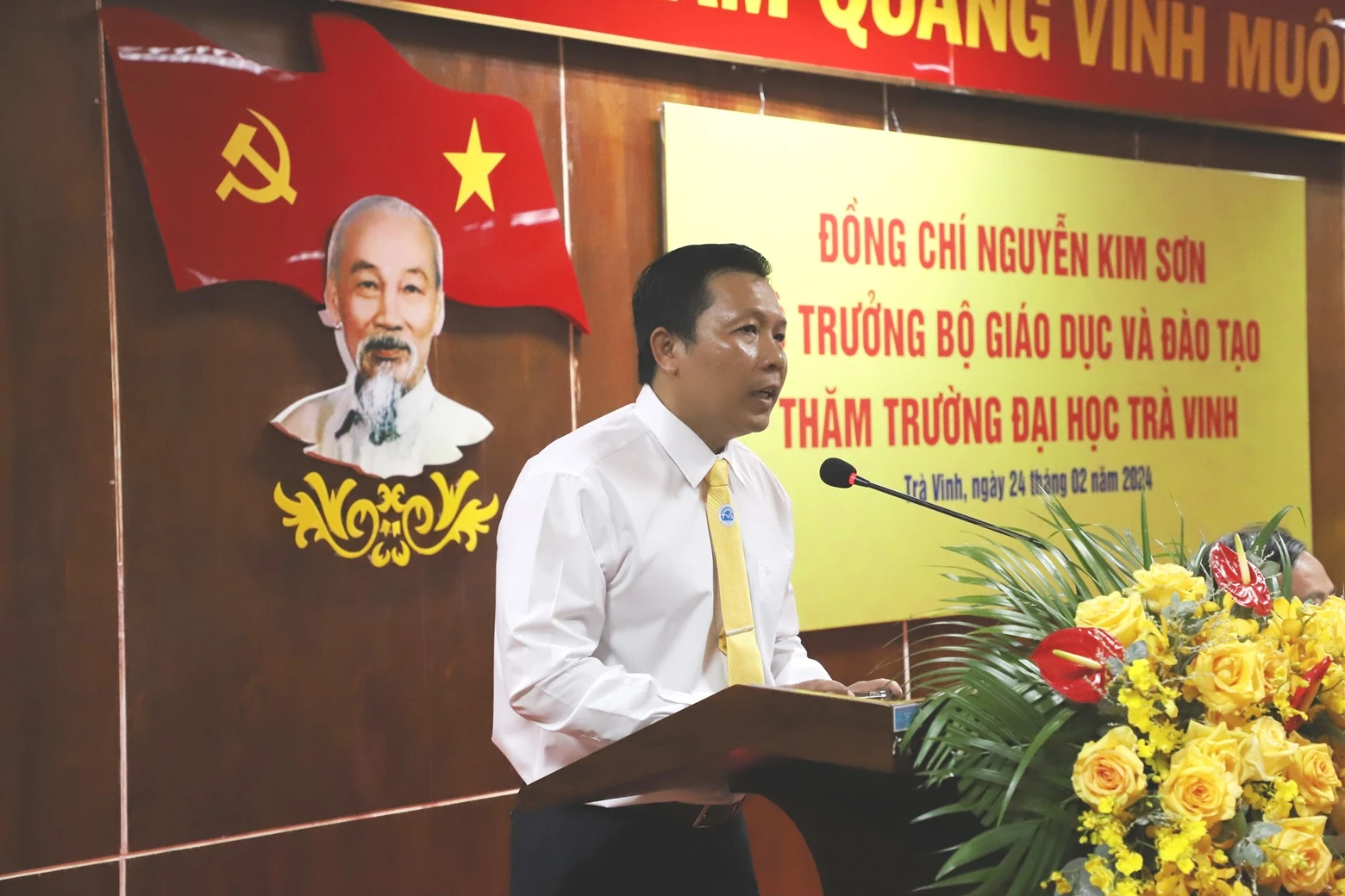 PGS.TS Nguyễn Minh Hòa - Hiệu trưởng Trường ĐH Trà Vinh phát biểu tại buổi làm việc. PGS.TS Nguyễn Minh Hòa - Hiệu trưởng Trường ĐH Trà Vinh phát biểu tại buổi làm việc.