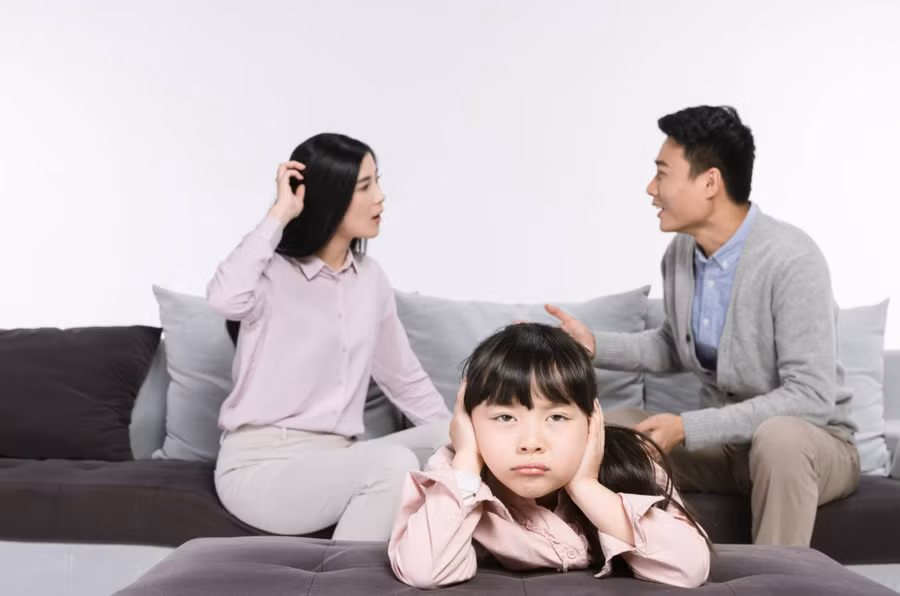 3 nguyên nhân khiến con dễ cáu gắt khi nói chuyện với bố mẹ