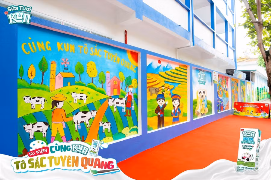 Con đường bích họa tại Trường tiểu học Lê Văn Tám