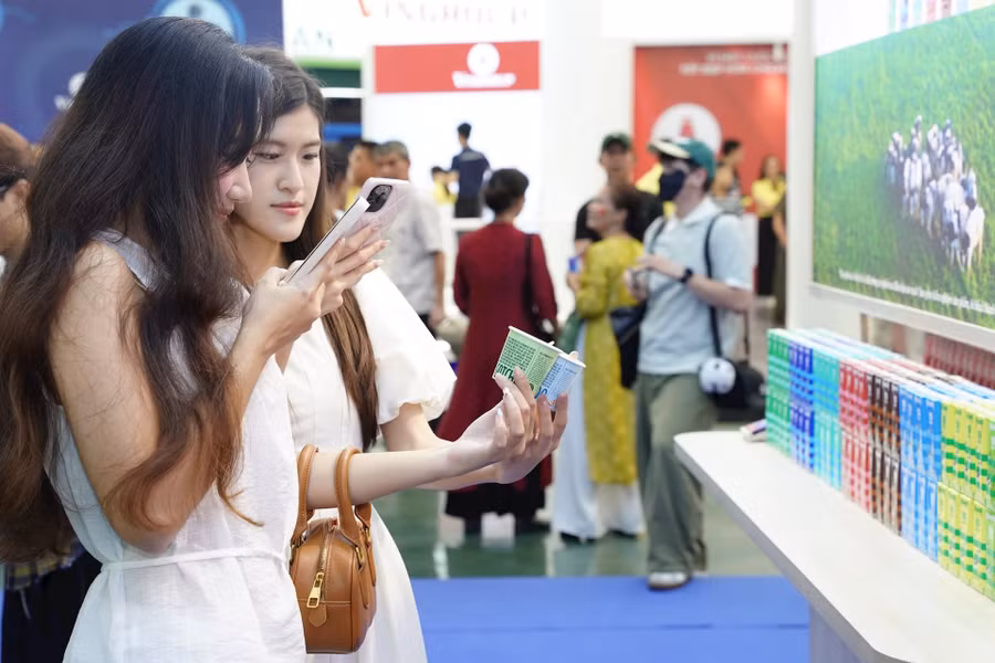 Các bạn trẻ đặc biệt yêu thích không gian trưng bày và trải nghiệm của Vinamilk.