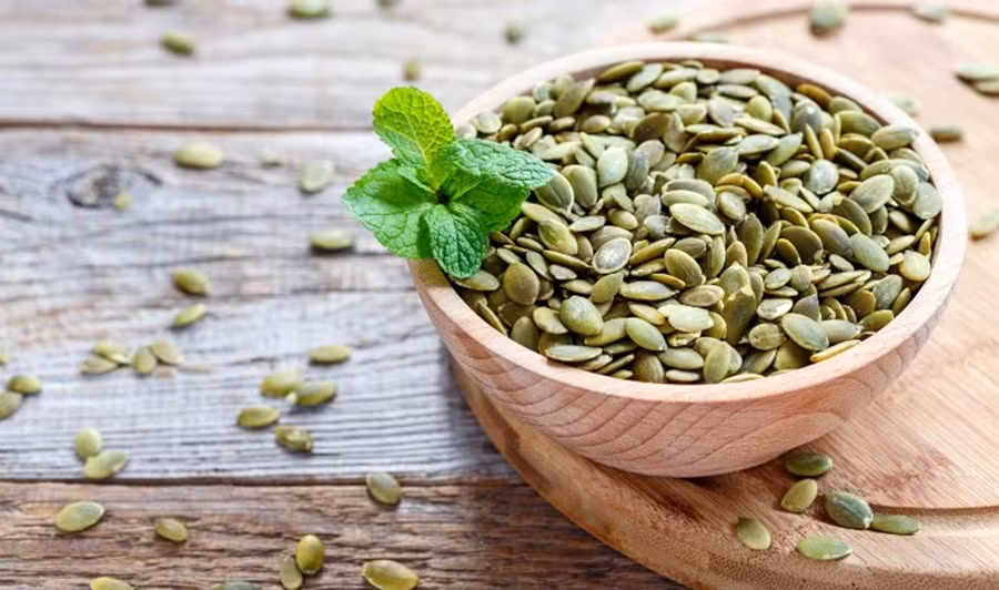Hạt bí, thường được gọi là pepitas, là loại hạt ăn được có trong bí ngô và một số loại bí khác. (Ảnh: ITN)