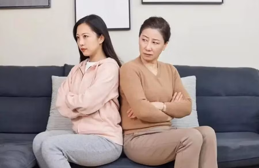 Mẹ chồng không thích con dâu tiêu tiền của con trai một cách hoang phí. (Ảnh: ITN)