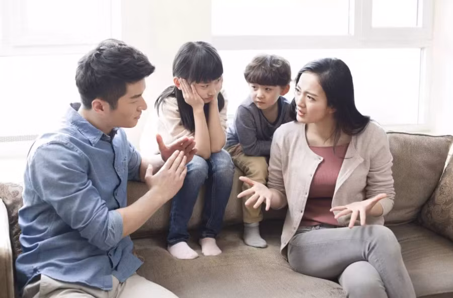 Truyền tải quá nhiều cảm xúc tiêu cực cho con cái thường có tác dụng ngược. (Ảnh: ITN).