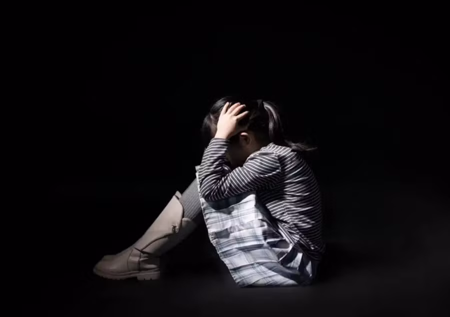 Xung quanh chúng ta có những đứa trẻ sở hữu thế giới nội tâm phong phú nhưng khó có thể diễn đạt một cách thích hợp bằng lời. (Ảnh: ITN).