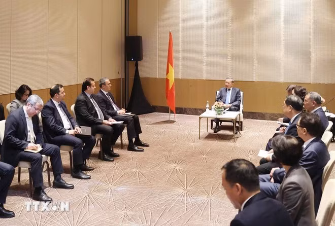 Tổng Bí thư Tô Lâm tiếp lãnh đạo một số doanh nghiệp tiêu biểu của Azerbaijan. (Ảnh: Thống Nhất/TTXVN).