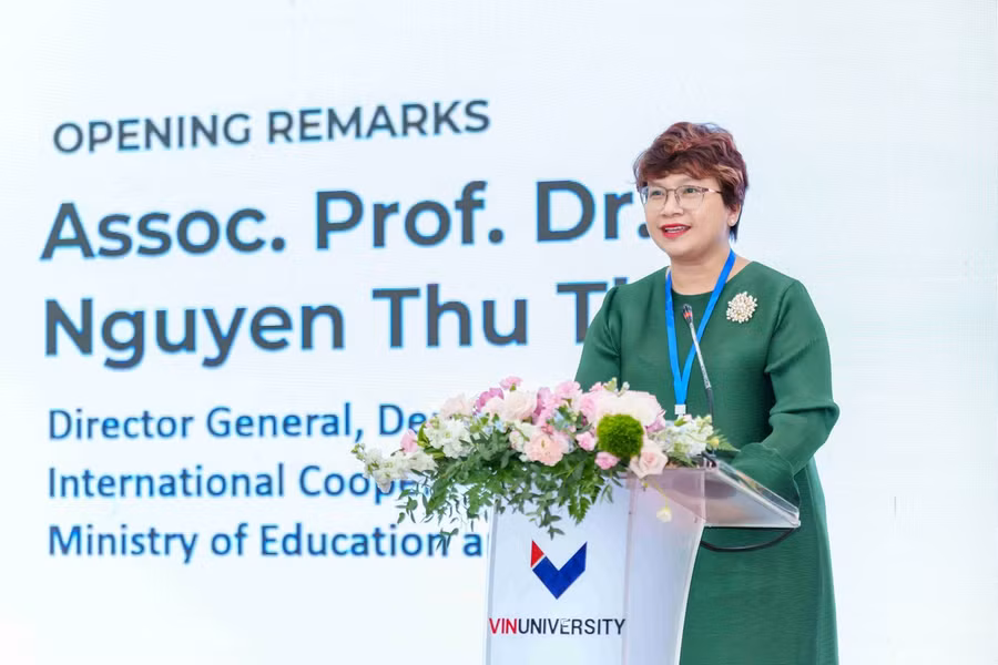 Bà Nguyễn Thu Thủy, Cục trưởng Cục Hợp tác quốc tế, Bộ GD&amp;ĐT phát biểu định hướng về nâng cao vị thế thực chất của giáo dục đại học Việt Nam trên thế giới.