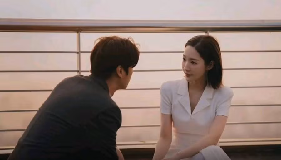 Nhiều người sau khi chia tay vẫn luôn nhớ về người cũ. (Ảnh: ITN).