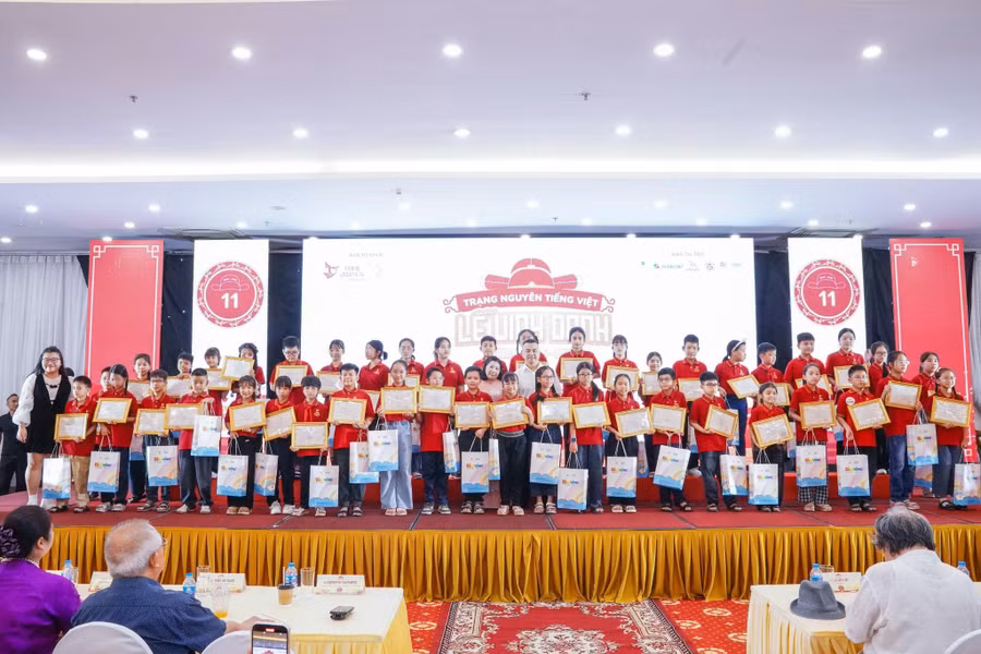 Vinh danh 329 học sinh xuất sắc tại Hội thi Đình Trạng Nguyên Tiếng Việt 2025-2026 ảnh 2
