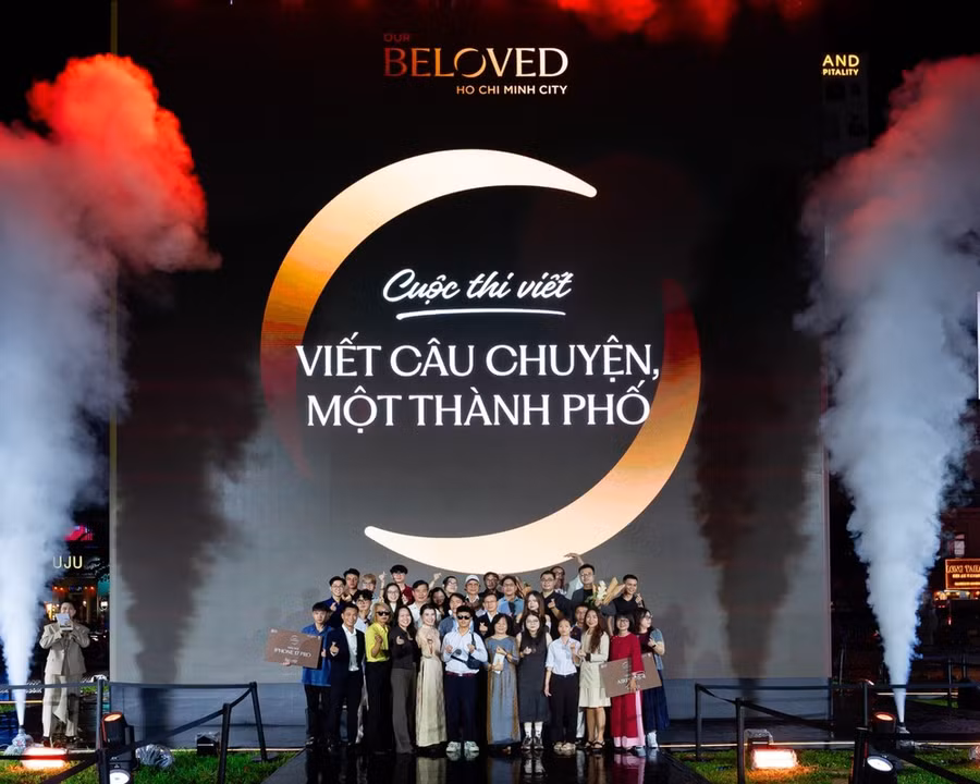Khoảnh khắc lưu niệm của các tác giả đoạt giải cùng Ban giám khảo và Ban Tổ chức cuộc thi. (Nguồn: Masterise Group)