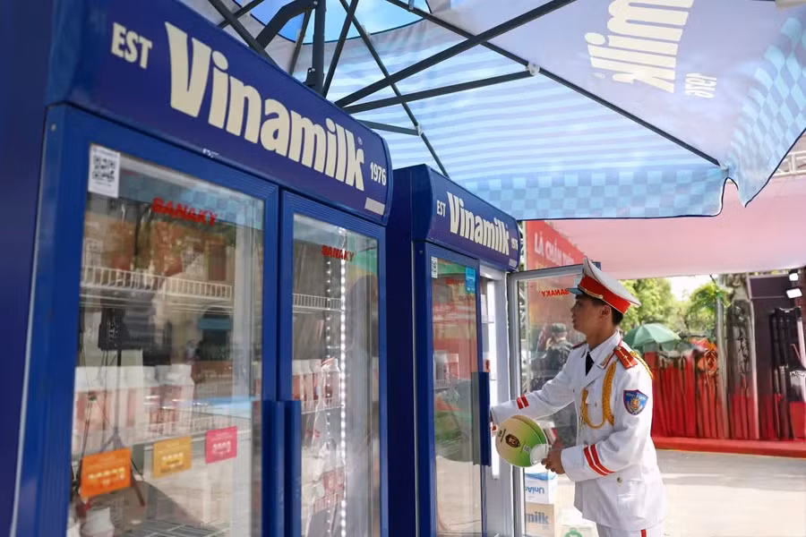 Những sản phẩm dinh dưỡng mát lành của Vinamilk đã góp phần giúp các lực lượng phục vụ chương trình giải khát và tiếp thêm năng lượng. Ảnh: Vi Nam