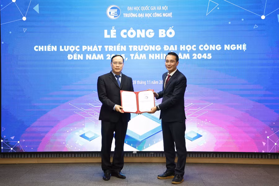 Dù ở bất cứ cương vị công tác nào – vai trò nhà giáo, nhà khoa học hay nhà quản lý, Giáo sư Nguyễn Đình Đức không ngừng đóng góp vào sự phát triển của ĐHQGHN nói chung và Trường ĐH Công nghệ nói riêng