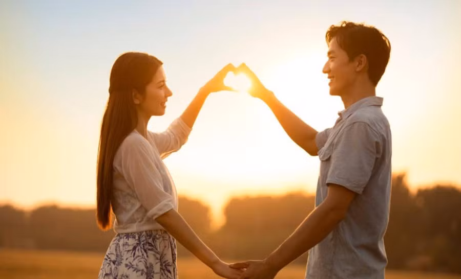 Những cặp vợ chồng đã kết hôn nhiều năm thường sở hữu nét mặt giống nhau. (Ảnh: ITN).