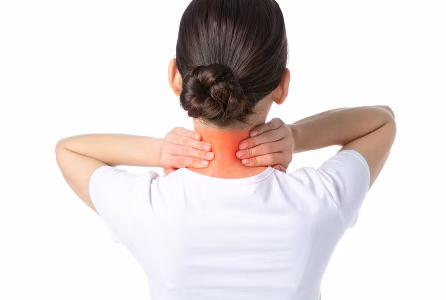 Tình trạng cổ cứng hầu như ai cũng từng gặp. (Ảnh: ITN).