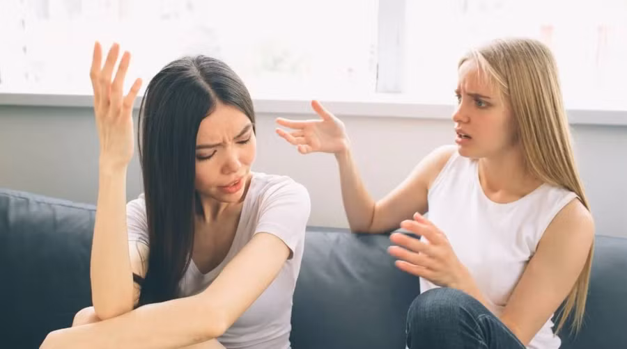 Kết bạn không đúng người thường sẽ cảm thấy cô đơn, tổn thương và nản lòng. (Ảnh: ITN).