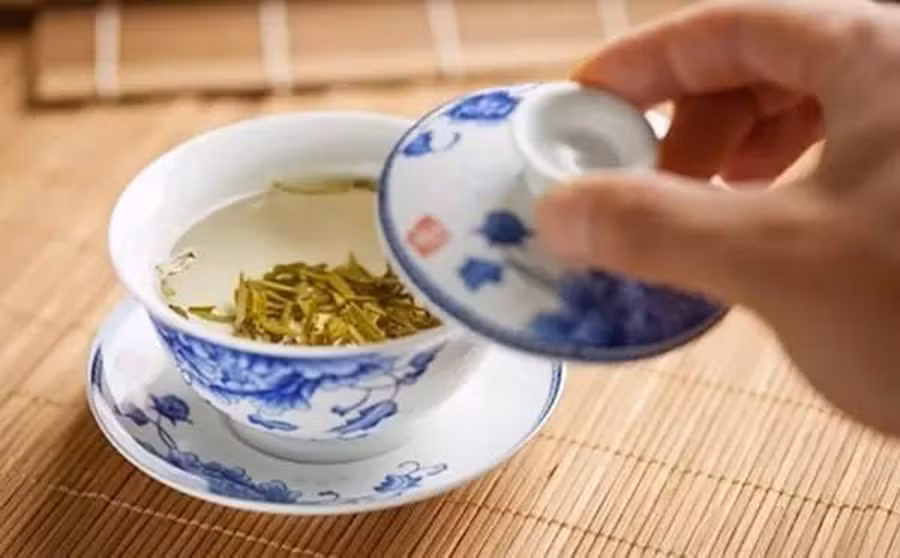 2-uong-tra-giup-tang.jpg