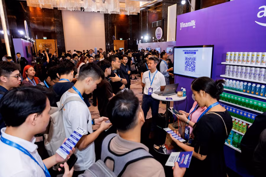 Gian hàng Vinamilk thu hút sự quan tâm của nhiều khách tham dự tại sự kiện AWS Cloud Day Việt Nam 2025. (Ảnh: AWS)