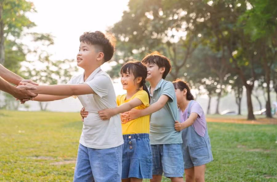 Anh chị em là những người thân quan trọng, đồng hành cùng chúng ta từ thời thơ ấu, tuổi trẻ cho đến khi trưởng thành. (Ảnh: ITN).