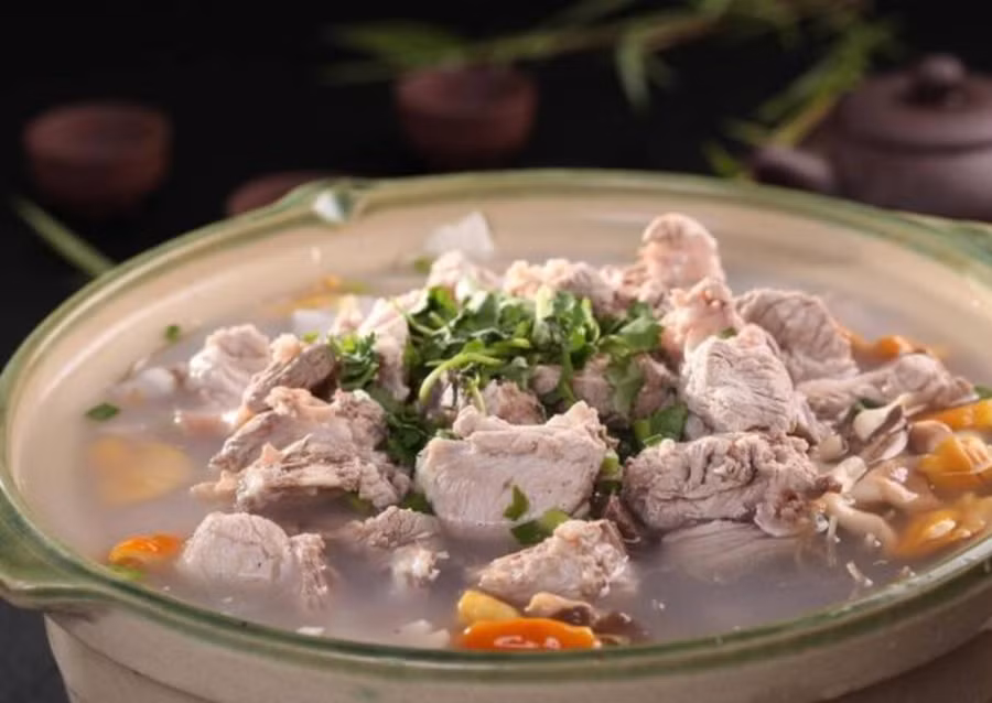 Hầm thịt nên dùng nước nóng hay lạnh?