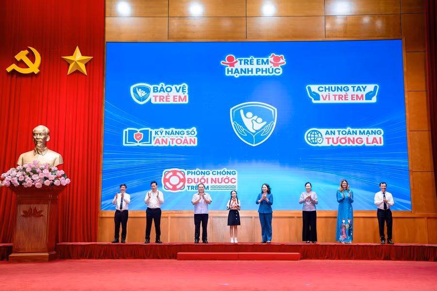 Các đại biểu thực hiện nghi thức phát động Tháng hành động vì trẻ em Việt Nam năm 2026 (Ảnh: VN).