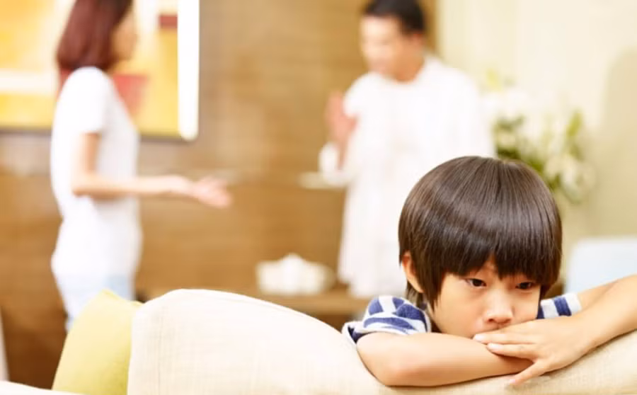 Có nhiều trẻ em cảm thấy thiếu sự chú ý và hỗ trợ từ cha mẹ. (Ảnh: ITN.