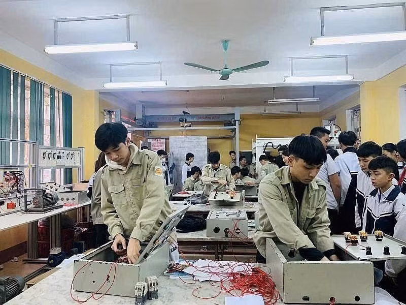 Đào tạo nghề Điện công nghiệp tại trường Cao đẳng nghề Kỹ thuật - Công nghệ Tuyên Quang. Ảnh TL