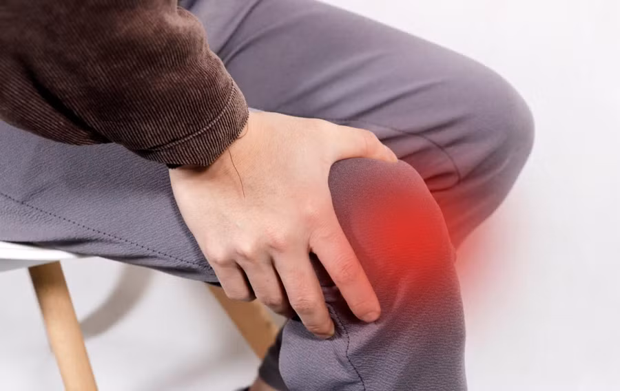 Trong thời tiết lạnh, đau khớp thường trầm trọng hơn. (Ảnh: ITN).
