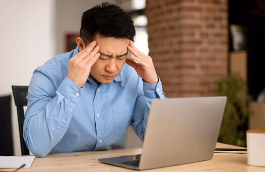 Mọi mặt của cuộc sống đều cần tiền, là trụ cột gia đình, đàn ông phải chịu áp lực vô cùng lớn. (Ảnh: ITN)