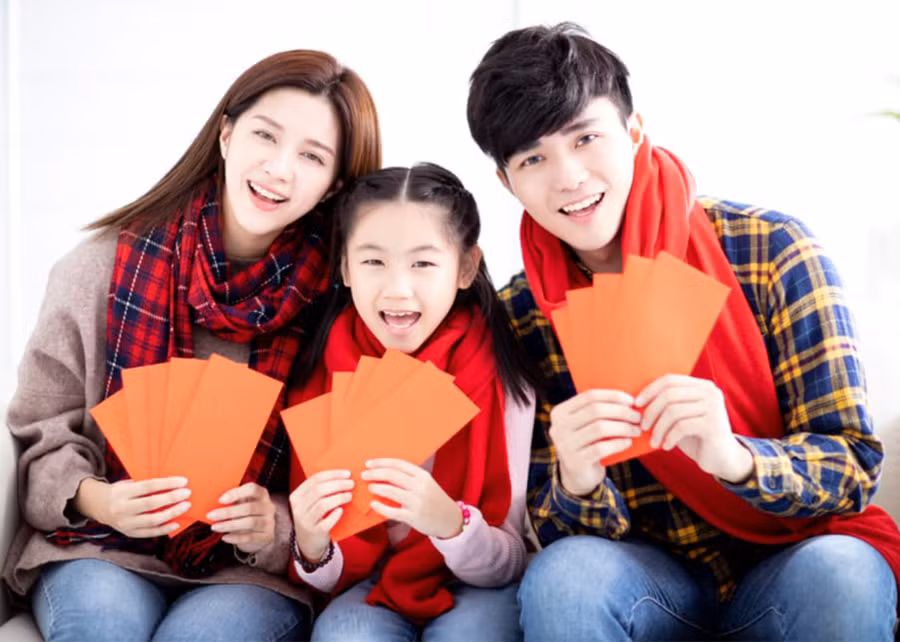 Khi quản lý và sử dụng lì xì, quyền lợi và lòng tự trọng của trẻ phải được tôn trọng. (Ảnh: ITN).