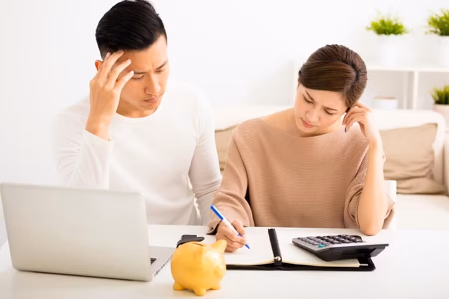 Ngày nay, việc đối tác nữ thanh toán các hóa đơn là chuyện hết sức bình thường. (Ảnh: ITN).
