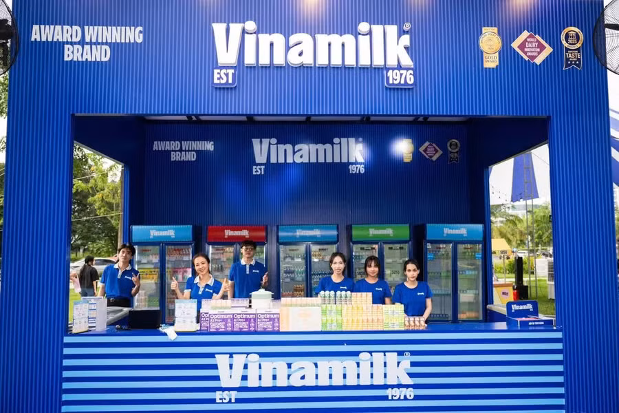 Không gian trải nghiệm với nhiều sản phẩm dinh dưỡng đa dạng của Vinamilk sẵn sàng chào đón các bé cùng các bậc phụ huynh tại Ngày hội “Phú Mỹ Hưng hướng về trẻ em”. Ảnh: Vi Nam
