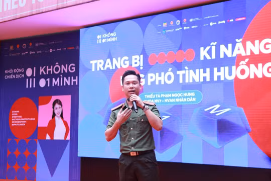 Thiếu tá Phạm Ngọc Hưng đến từ Học viện An ninh nhân dân chia sẻ tại chương trình. 