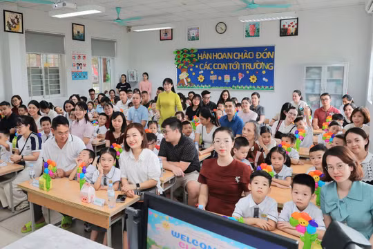 Trường Tiểu học Lê Quý Đôn, phường Dương Nội (Hà Nội) chào đón học sinh lớp 1 năm 2026. Ảnh: Đình Tuệ.