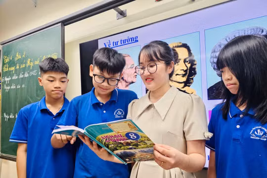 Cô trò Trường Tiểu học & THCS Chương Dương trong giờ học. Ảnh: Đình Tuệ.