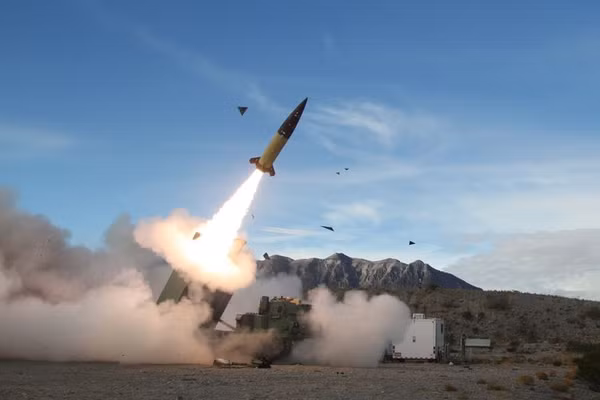 Tên lửa ATACMS của Mỹ phá hủy tàu ngầm Iran tại căn cứ Bandar Abbas