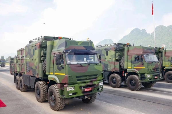 Nước ngoài quan tâm khi tên lửa chống hạm Việt Nam lần đầu diễu binh